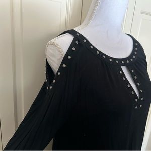 🥂🍾Girl’s night out ready! 🍾🥂INC studded top with cold shoulders 🎉